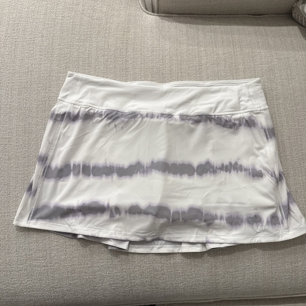 Lululemon Skirt Women's 14‎ White Lilac Pace Rival Mid-Rise MR Skirt Gym TVL